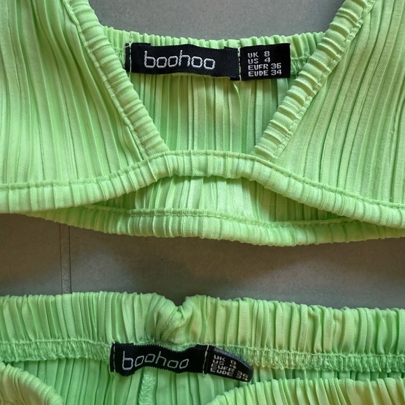 Boohoo Green Pleated Crop Top and Shorts Set - Picture 6 of 7